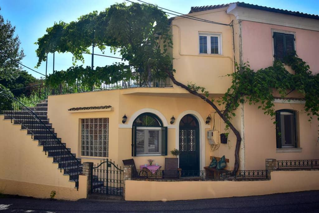 Nafsikas Apartment - Ipsos Beach エクステリア 写真