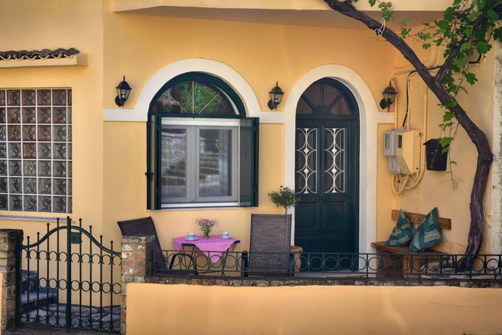 Nafsikas Apartment - Ipsos Beach エクステリア 写真