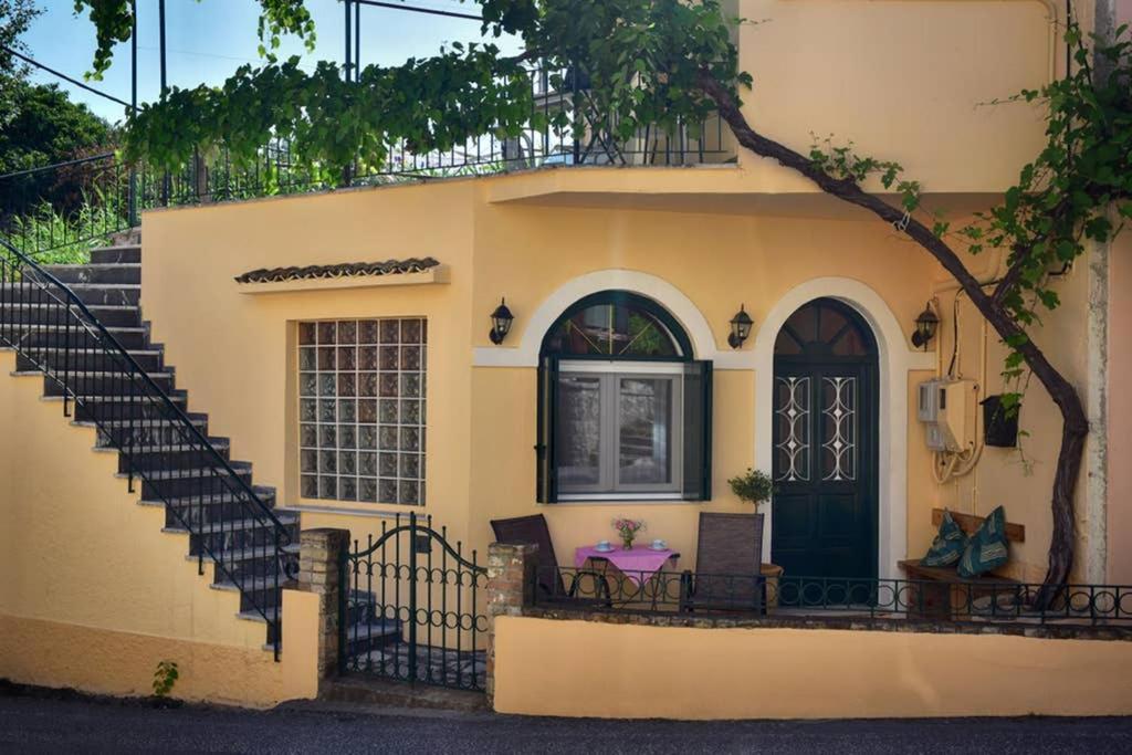 Nafsikas Apartment - Ipsos Beach エクステリア 写真