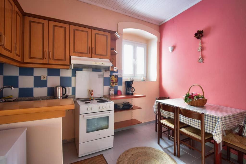 Nafsikas Apartment - Ipsos Beach エクステリア 写真