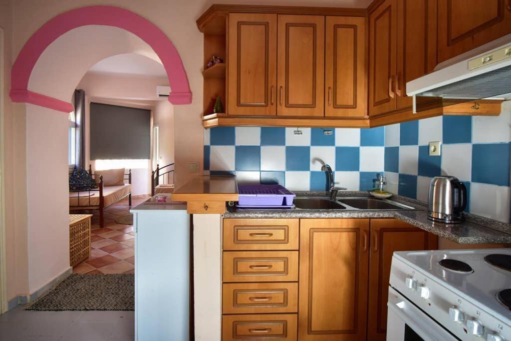 Nafsikas Apartment - Ipsos Beach エクステリア 写真