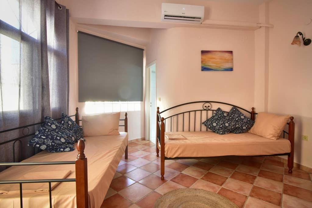 Nafsikas Apartment - Ipsos Beach エクステリア 写真